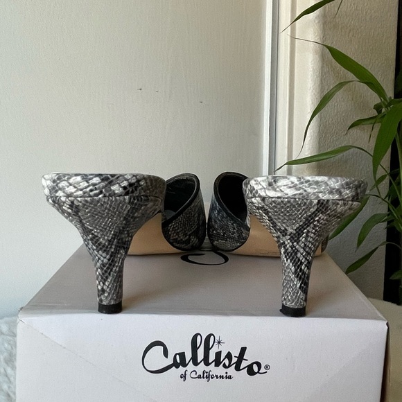 Callisto Essex Kitten Heel Pointed-Toe Mules - Picture 6 of 10